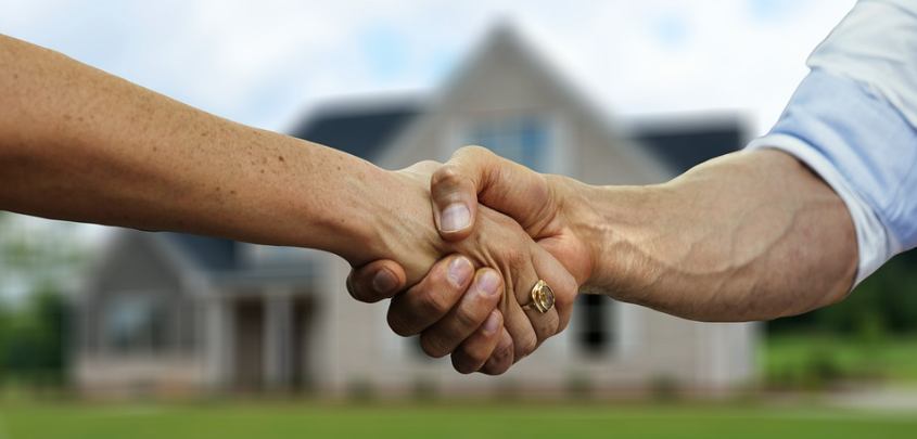 Een huis kopen in Noord-Brabant: Schakel een makelaar in